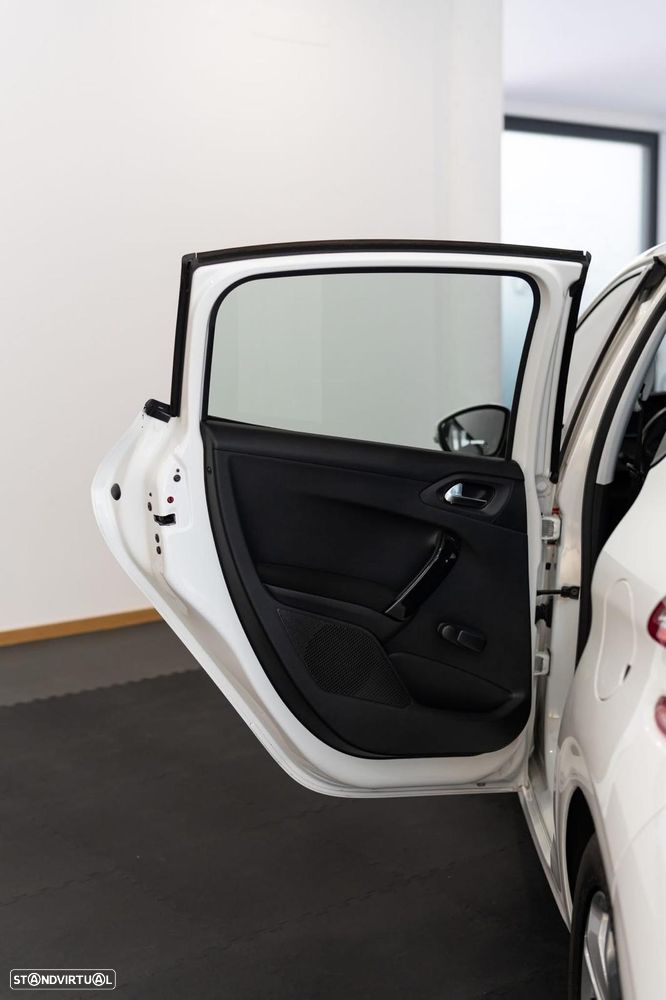 Peugeot 208 1.2 VTi SE Style - 11