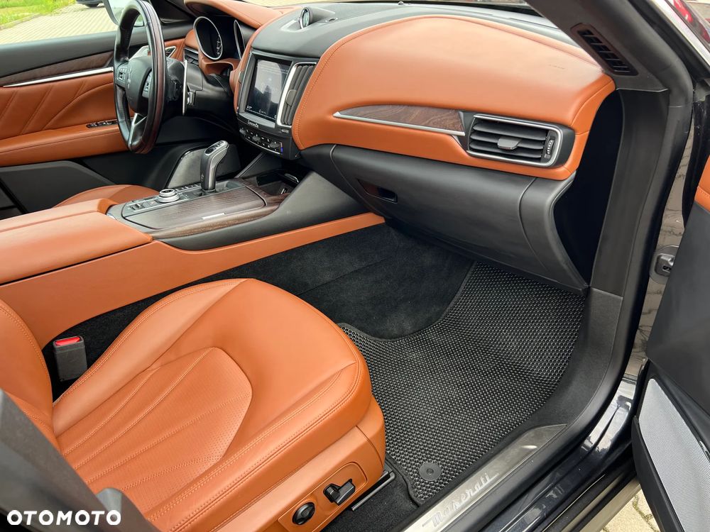 Maserati Levante Q4 GranLusso - 17