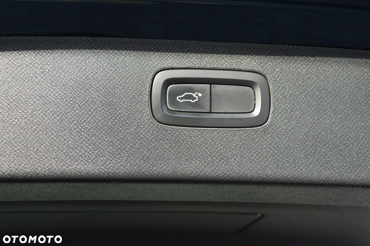 Volvo XC 90 D5 AWD Momentum - 38