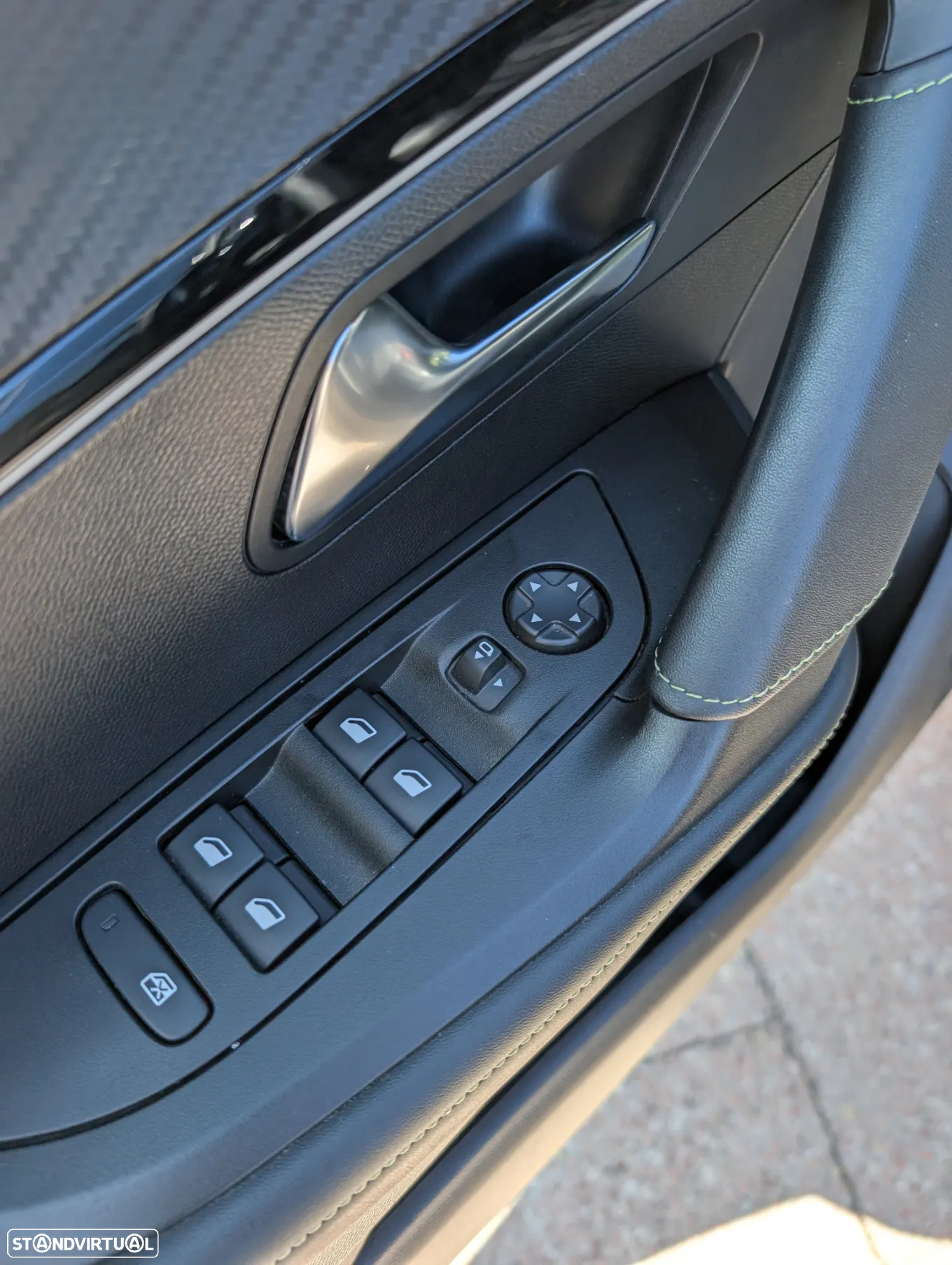 Peugeot e-2008 50 kWh GT - 13