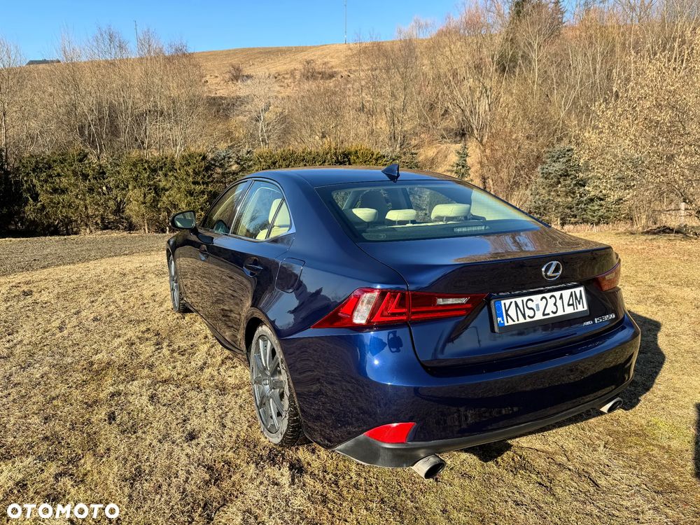 Lexus IS - 5