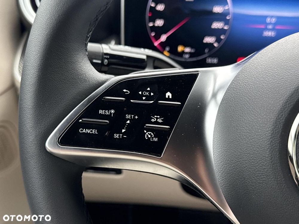 Mercedes-Benz GLC - 22