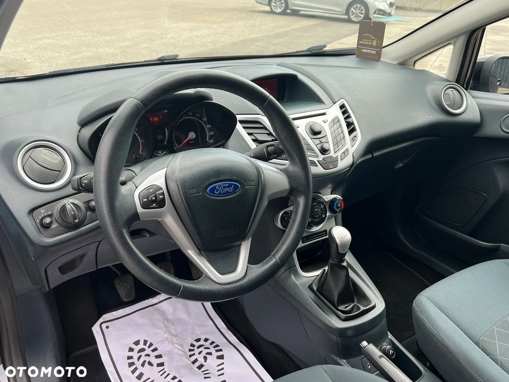 Ford Fiesta 1.25 Champions Edition - 24
