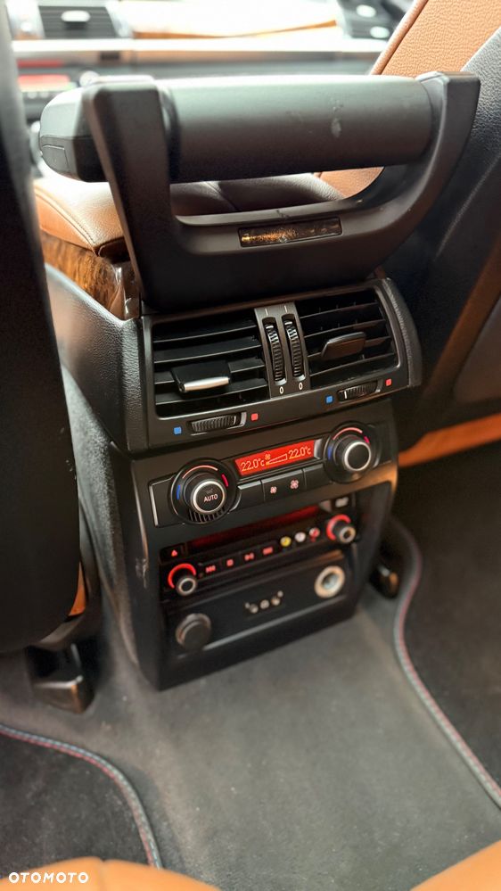 BMW X5 4.8i xDrive - 21