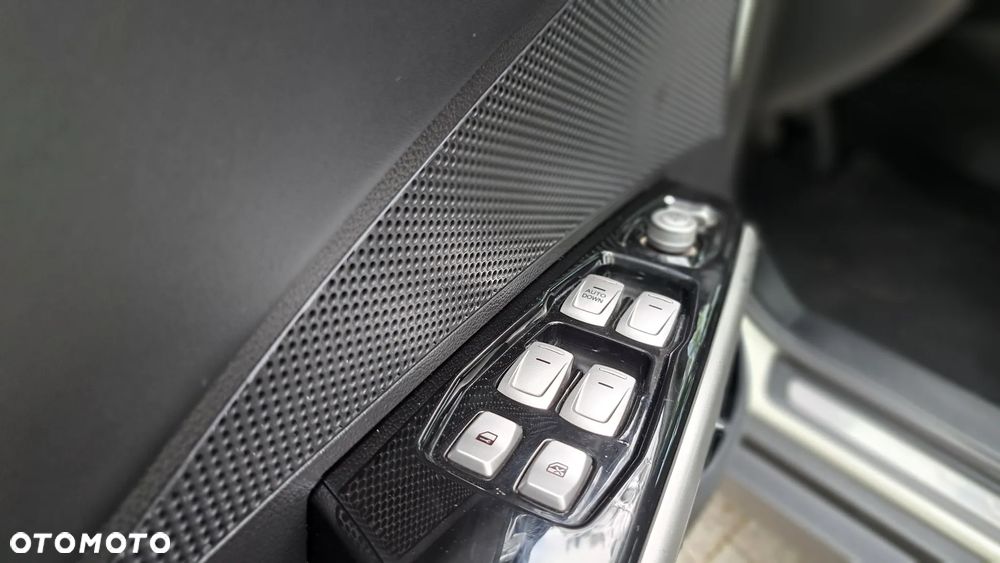SsangYong/KGM Tivoli e-XDi 160 2WD Black+White - 34