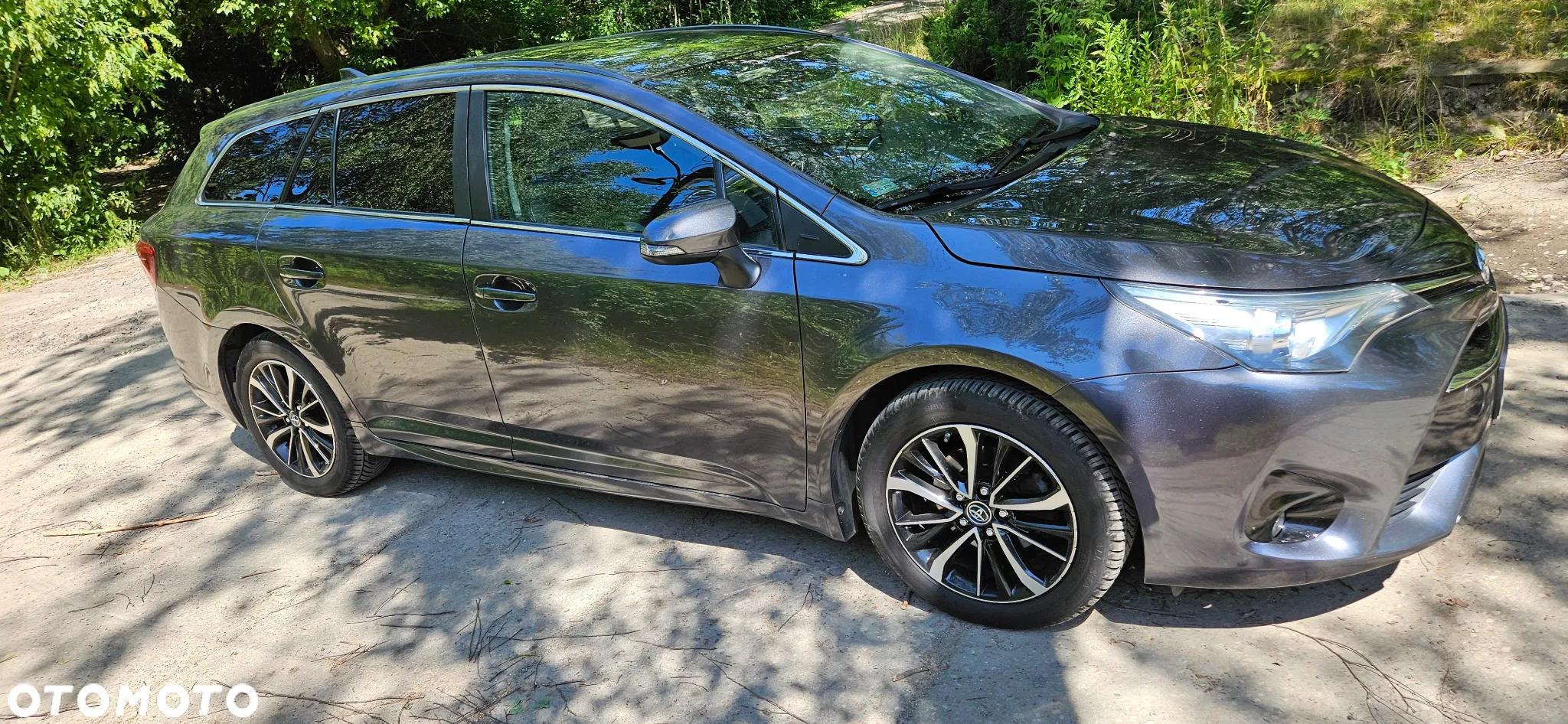 Toyota Avensis 1.8 Premium - 8