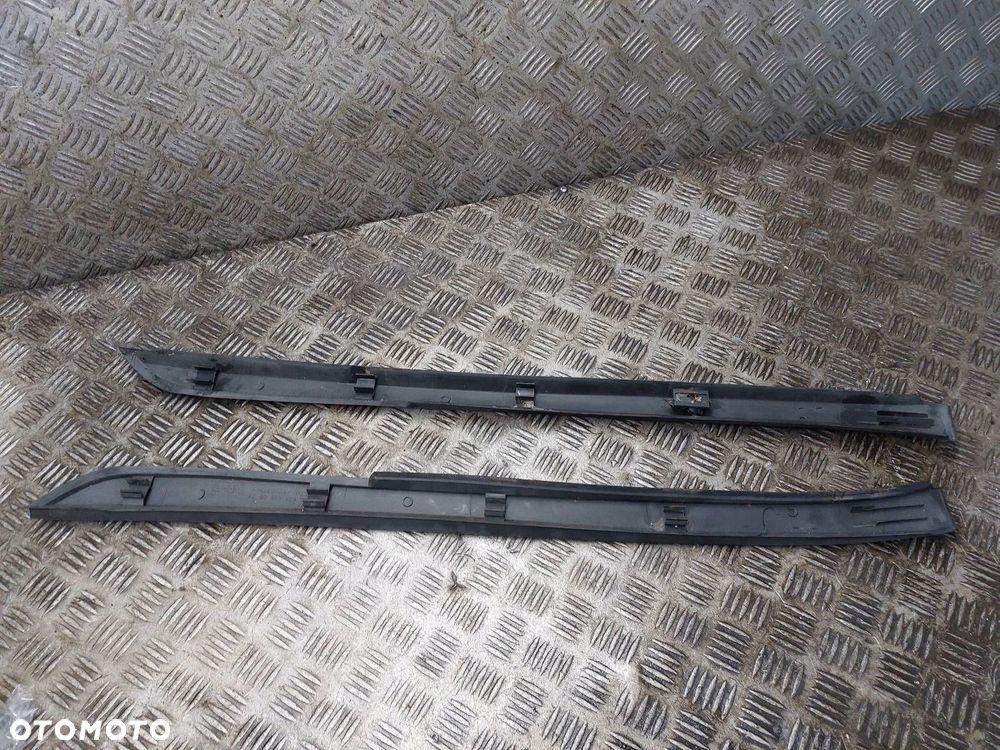 LISTWA ZGARNIAJĄCA SZYBY CZOŁOWEJ LEWA + PRAWA MERCEDES VITO W638 - 2