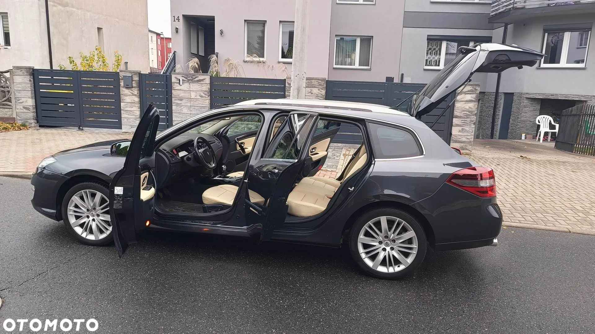 Renault Laguna 2.0 dCi FAP Initiale - 12