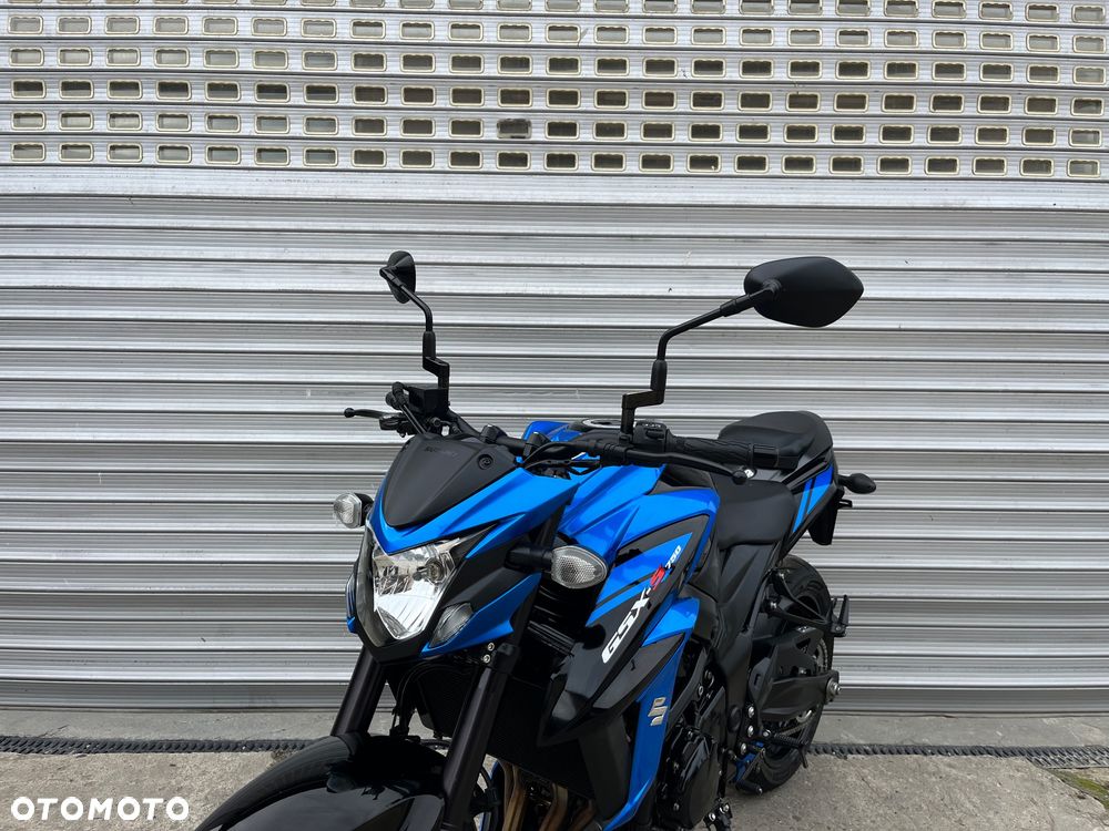 Suzuki GSX - 32