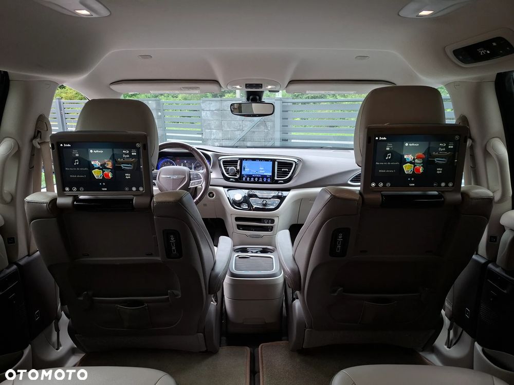 Chrysler Pacifica - 21