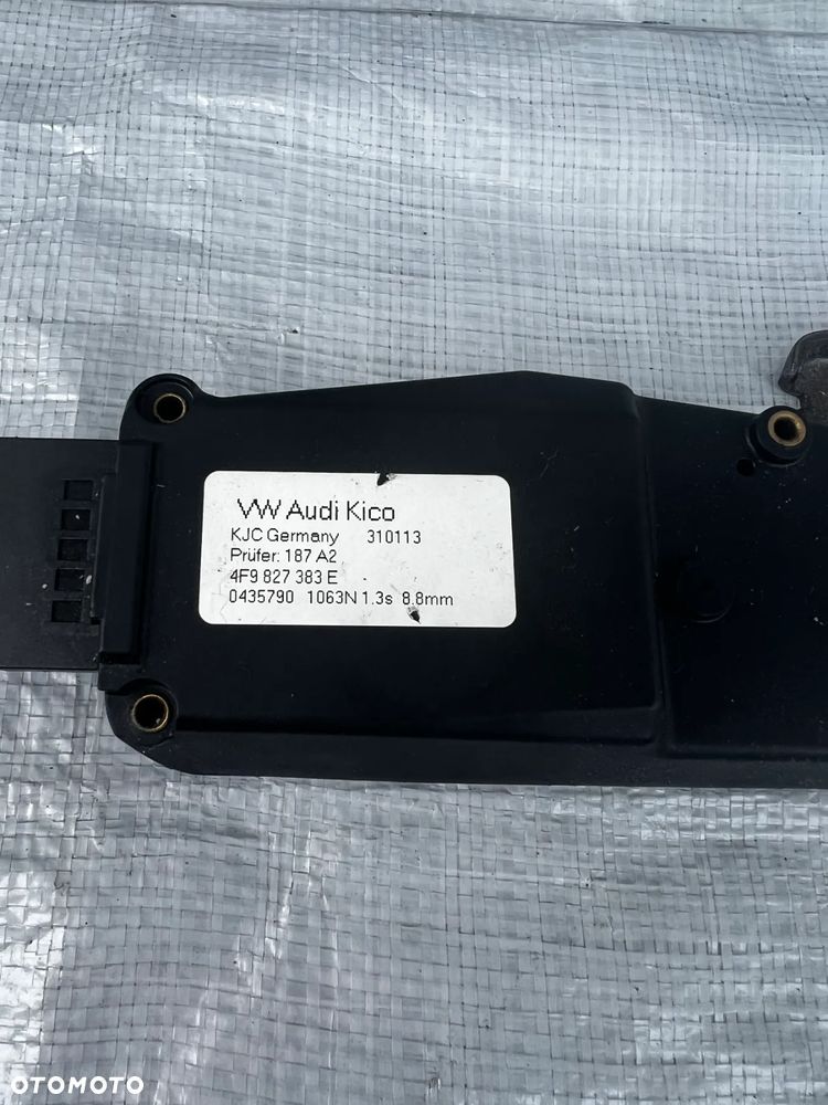 RYGIEL DOCIĄG KLAPY TYŁ AUDI Q5 4F9827383E - 2