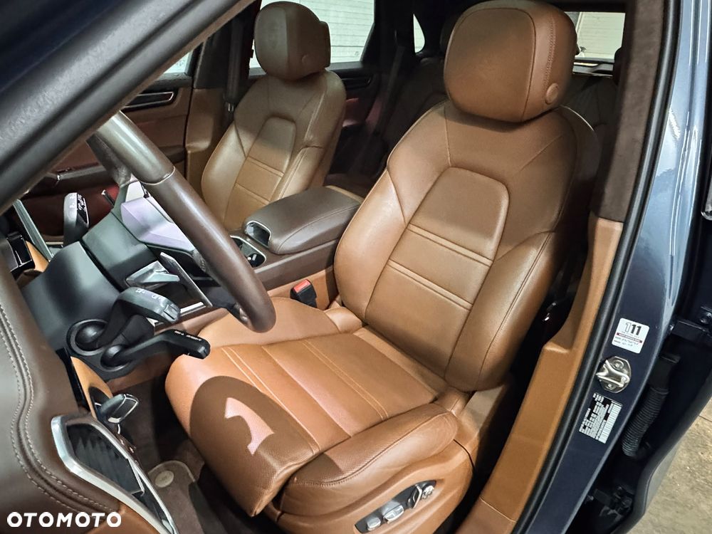 Porsche Cayenne - 10