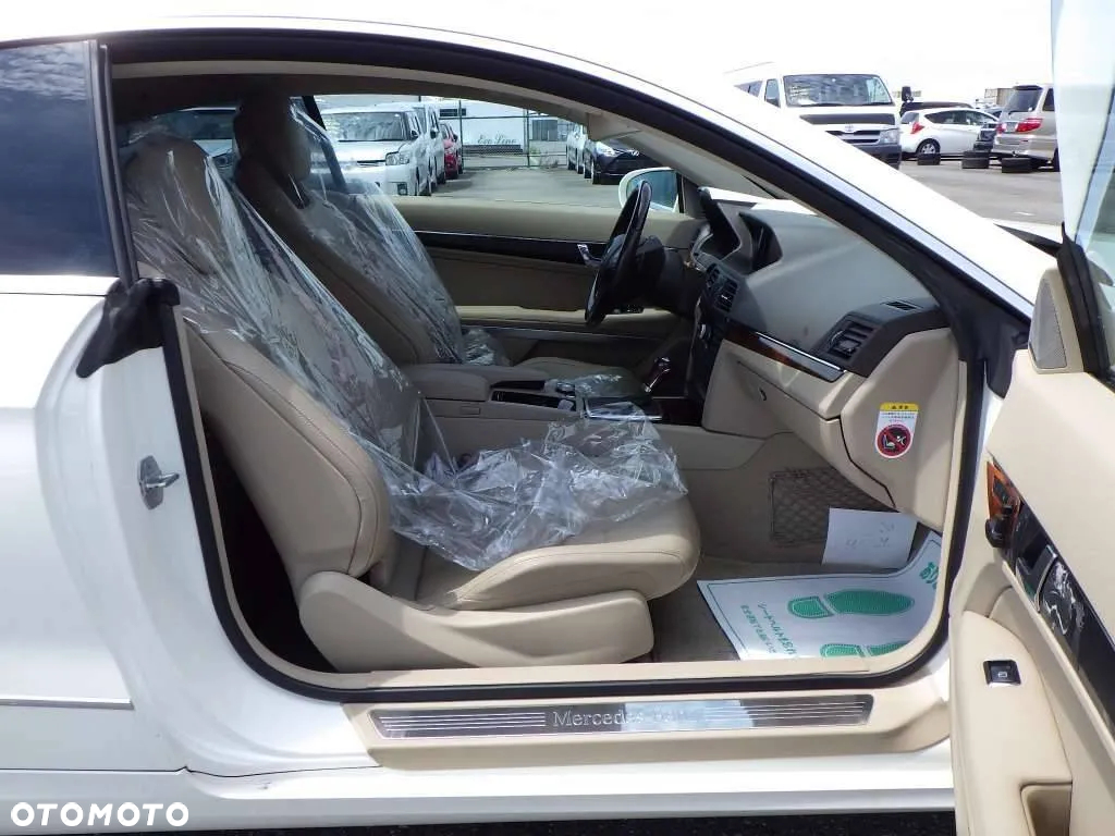 Mercedes-Benz Klasa E 350 Coupe 4Matic 7G-TRONIC - 27