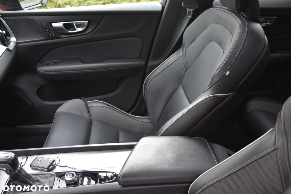 Volvo S60 T5 R-Design - 28