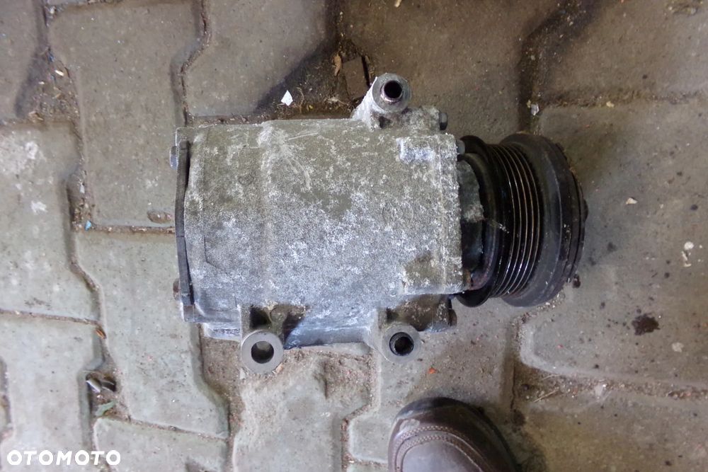 Kompresor sprężarka klimatyzacji 2S6H-19D629-AB Ford Fiesta MK6 lak. 44 - 4
