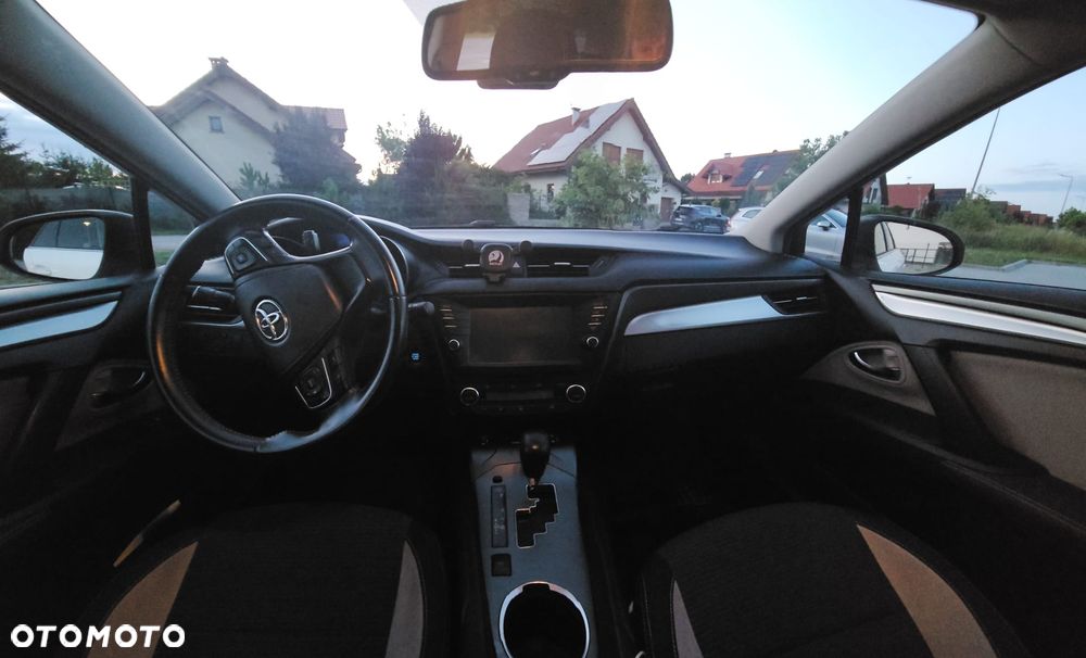 Toyota Avensis 1.8 Premium MS - 9