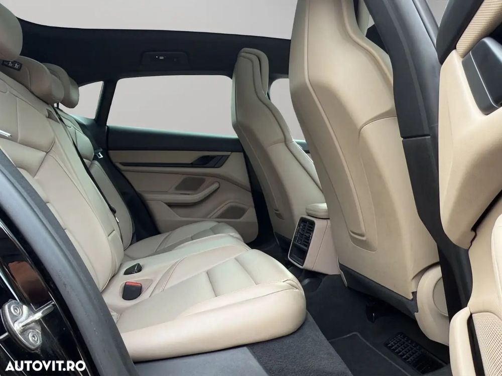 Porsche Taycan 4 - 19