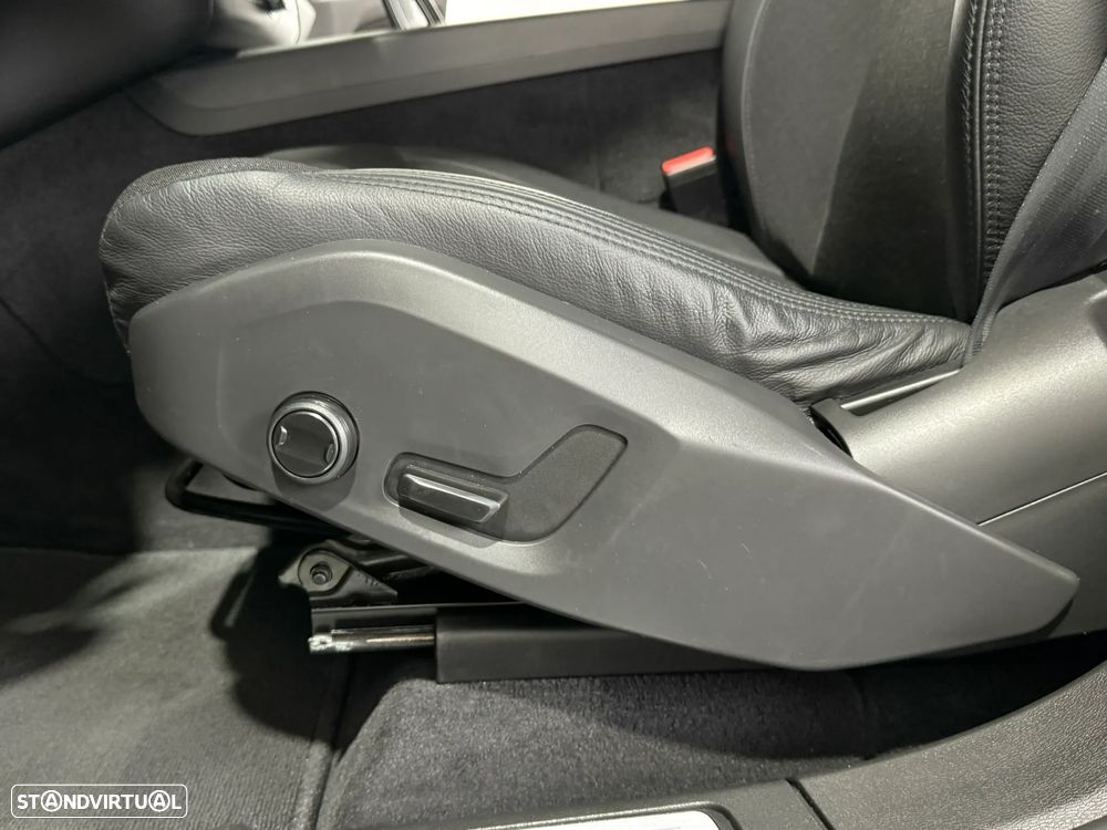 Volvo XC 60 2.0 T8 PHEV Momentum Plus AWD - 33