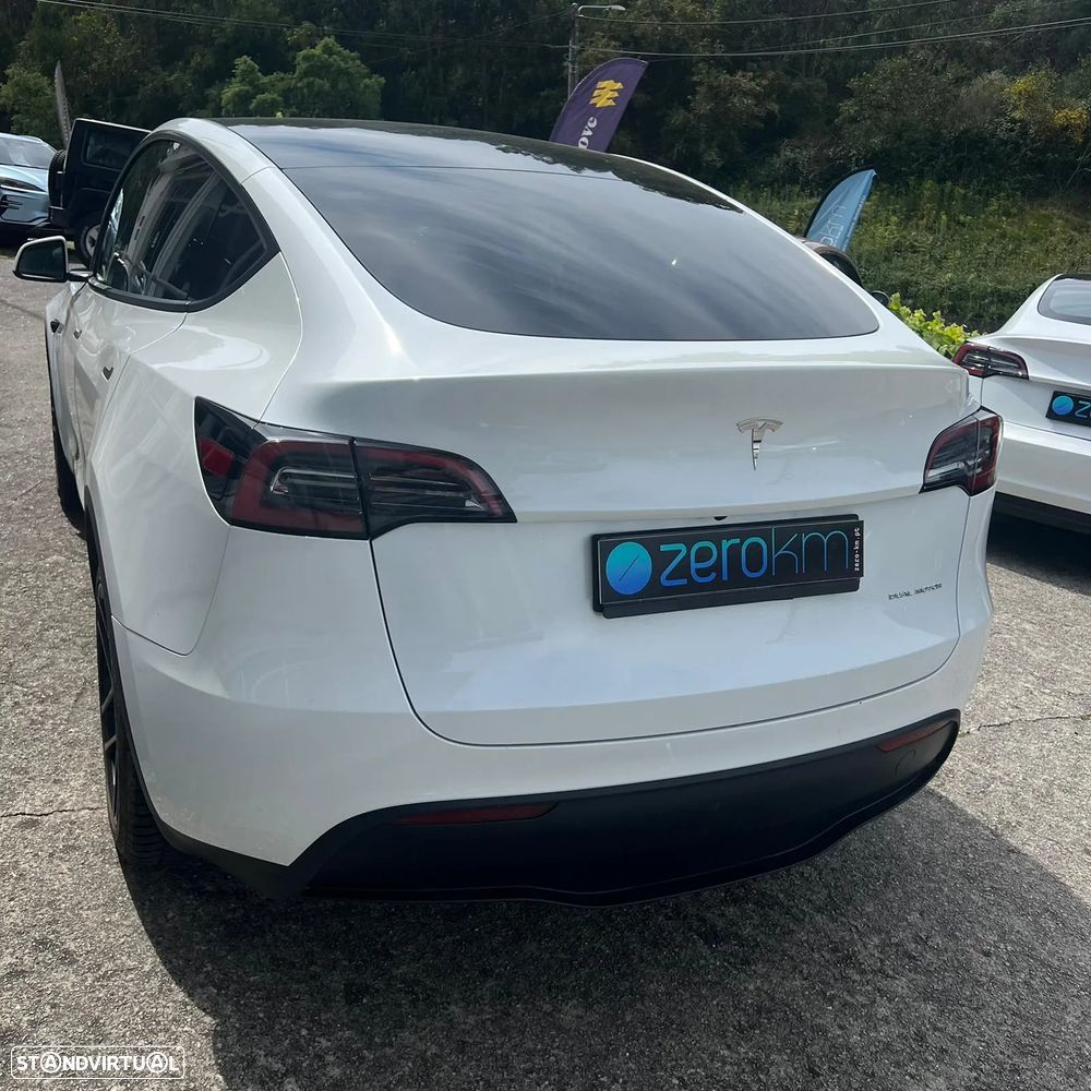 Tesla Model Y Long Range Dual Motor AWD - 3