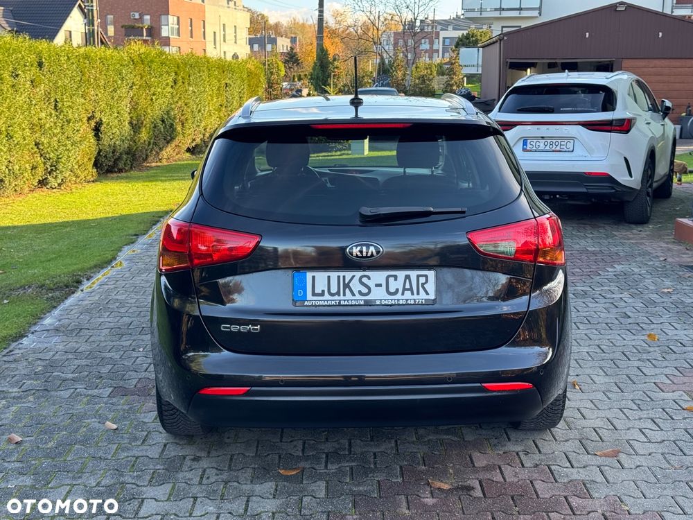 Kia Ceed 1.4 CVVT SW Fifa World Cup Edition - 4