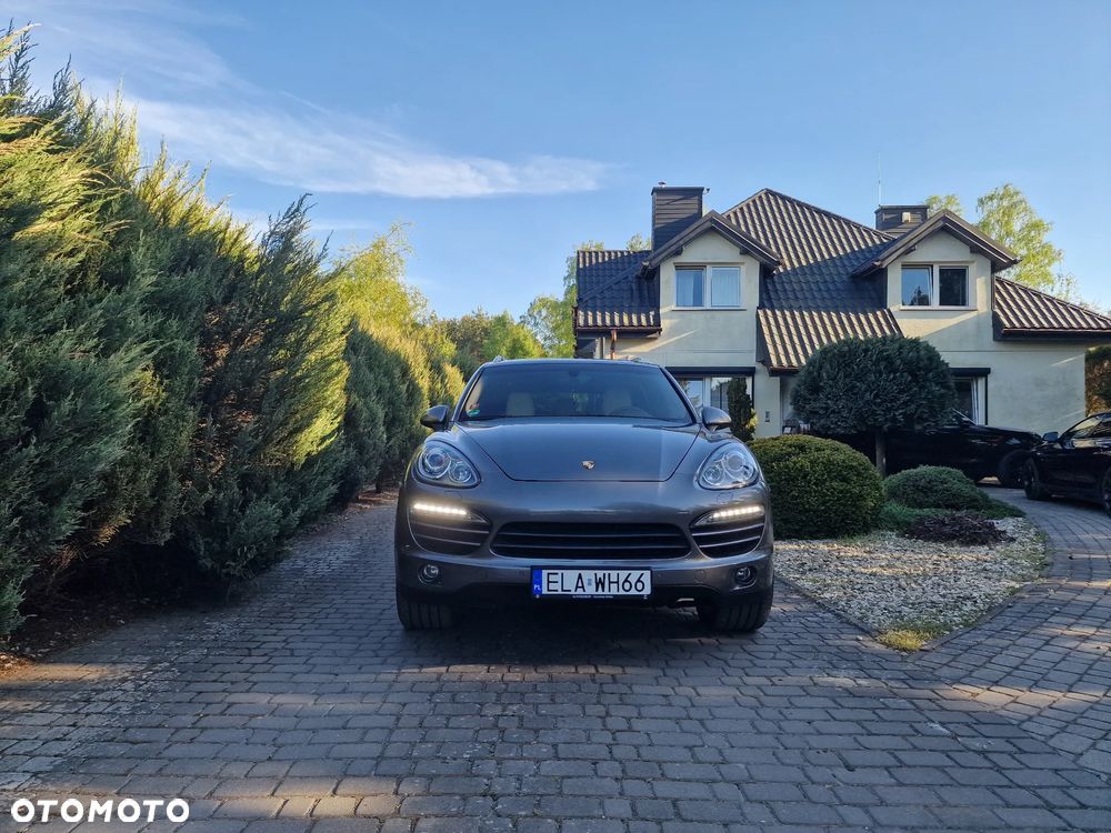 Porsche Cayenne - 1