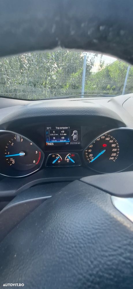 Ford Kuga - 8
