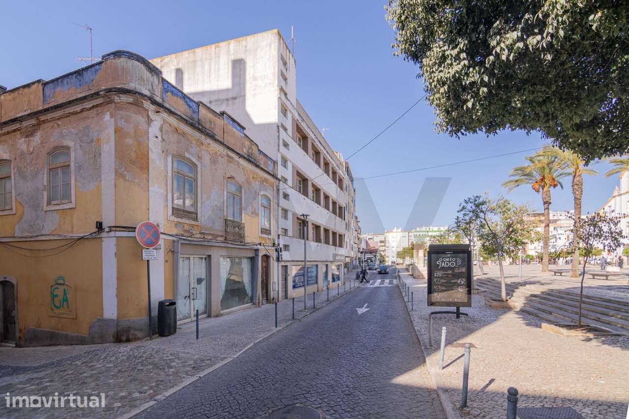 Conjunto Único de 2 Edifícios para Reabilitação | Praça da República e - Grande imagem: 3/60
