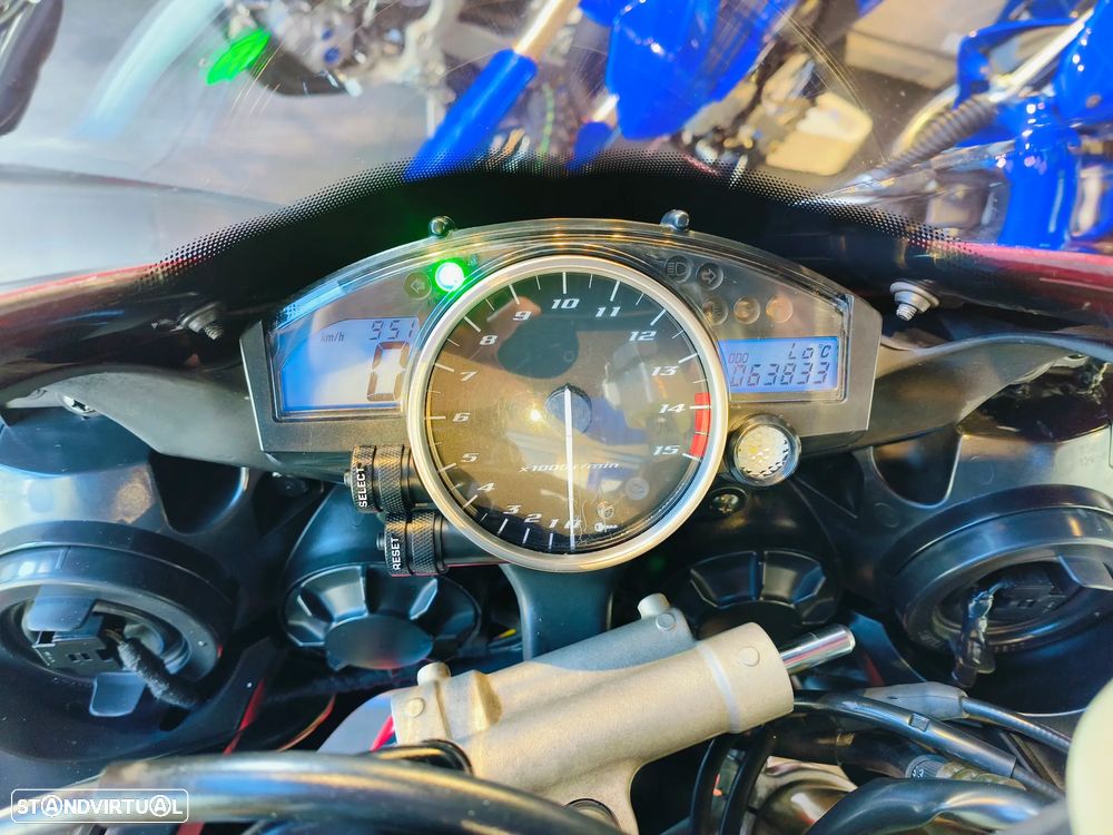 Yamaha YZF R1 - 10
