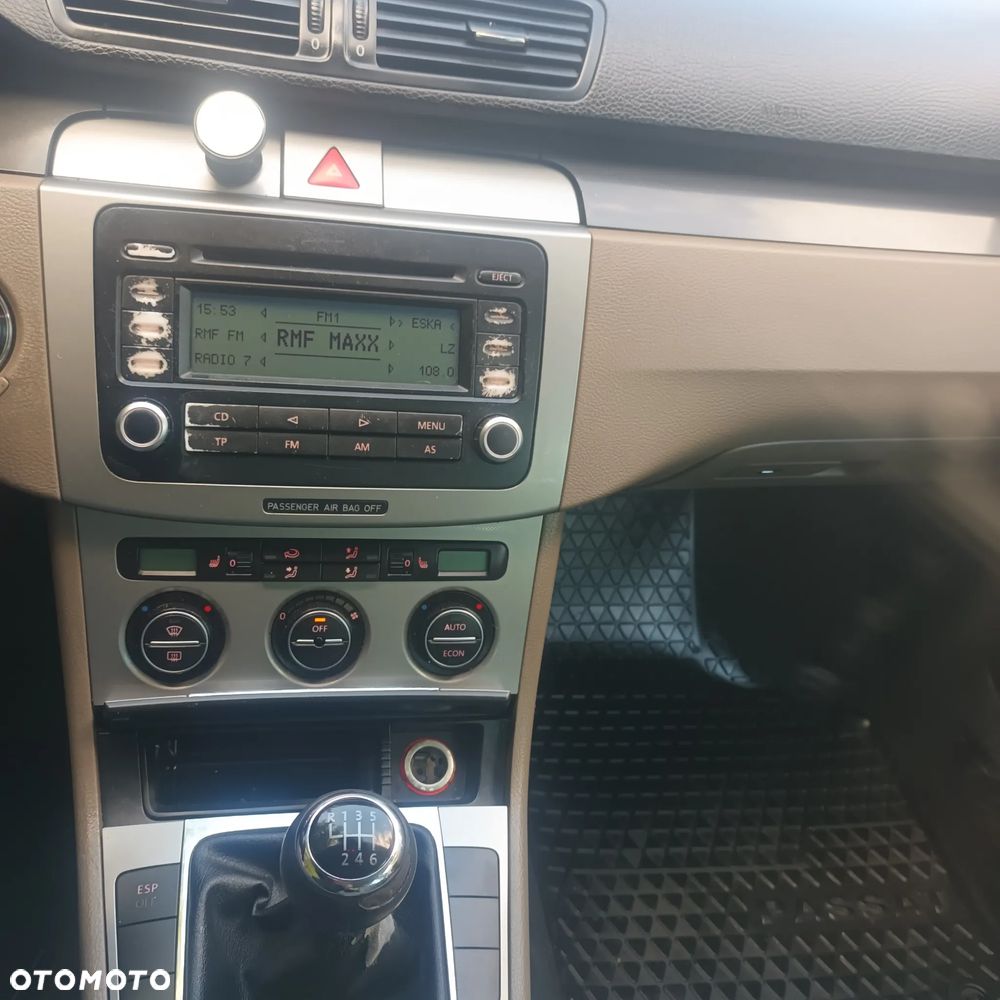 Volkswagen Passat 2.0 FSI Sportline - 6