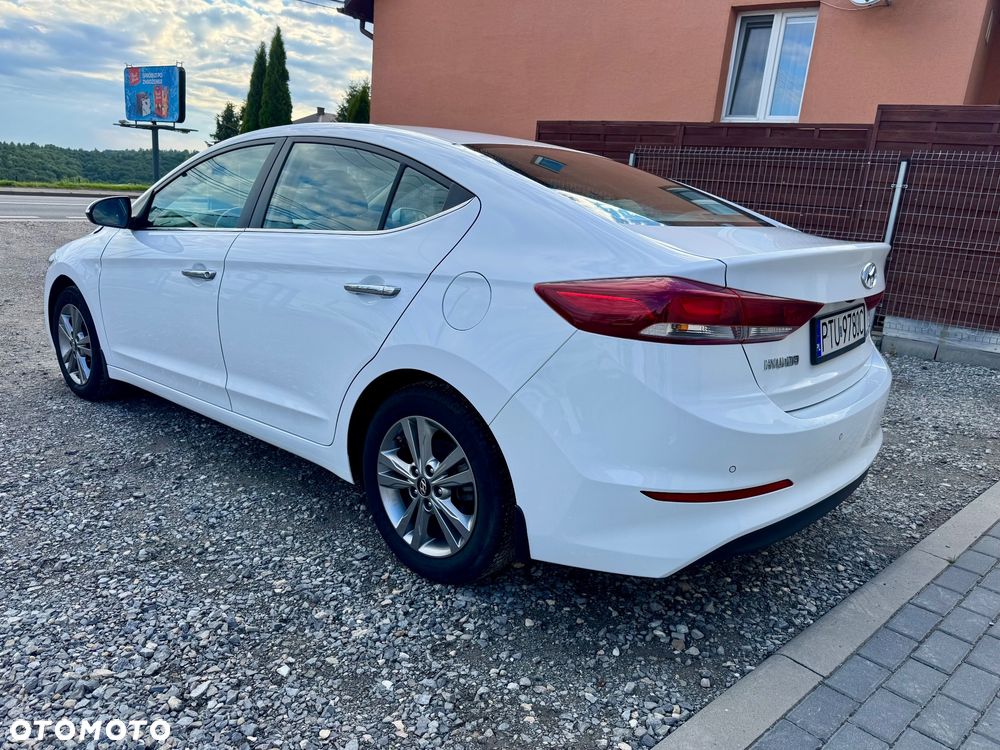 Hyundai Elantra 1.6 Style - 8