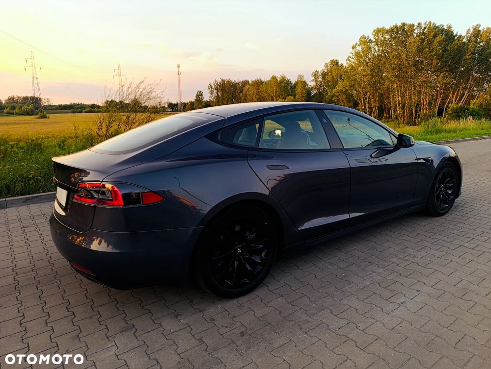Tesla Model S - 25