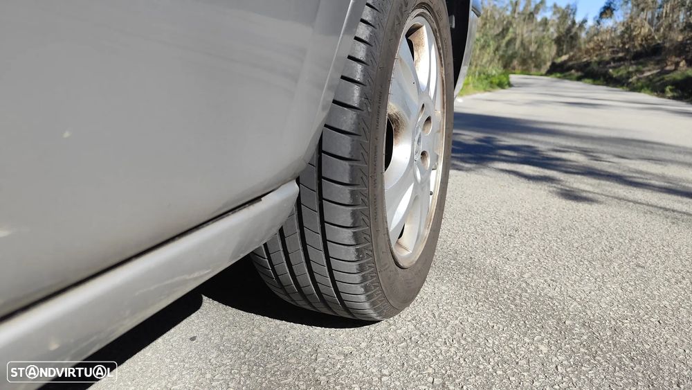 Ford Mondeo SW 2.0 TDdi Ghia - 9