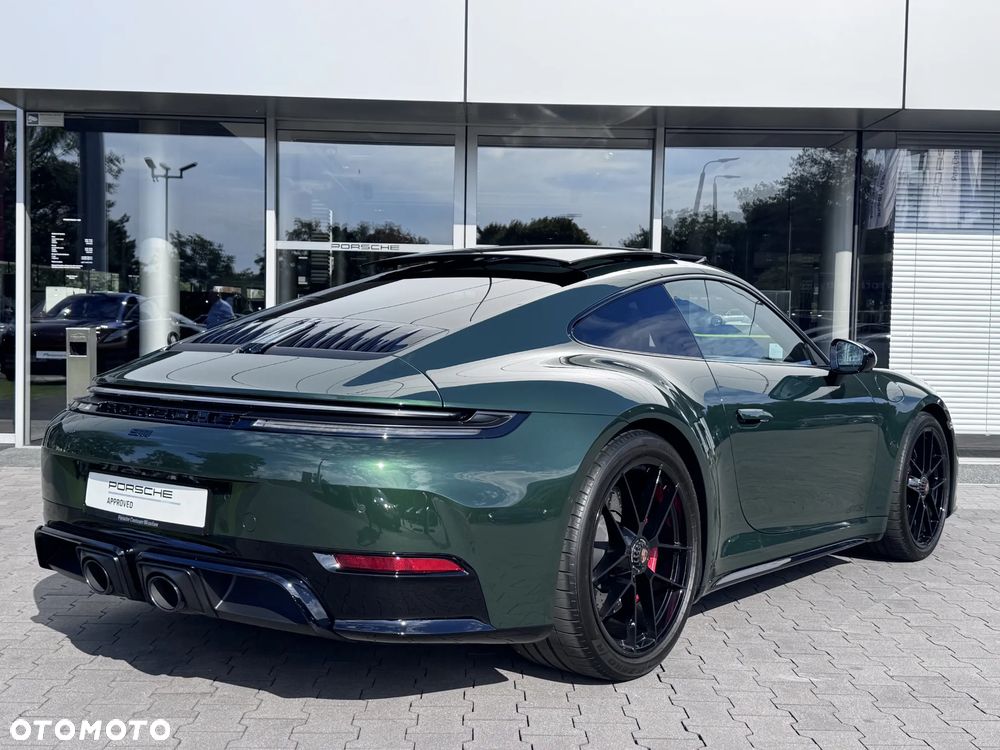 Porsche 911 Carrera 4 GTS - 7