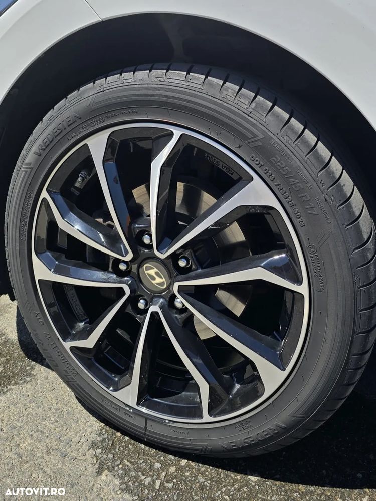Hyundai Elantra 1.6 CRDI Comfort - 16