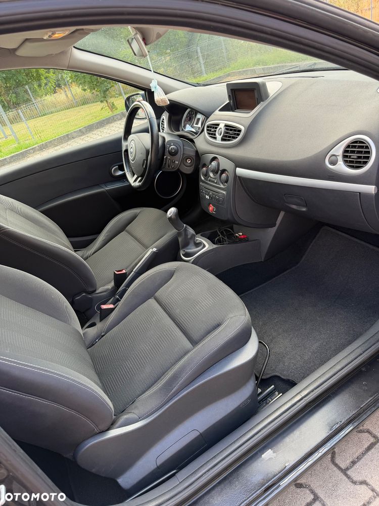 Renault Clio 1.2 16V Authentique - 8