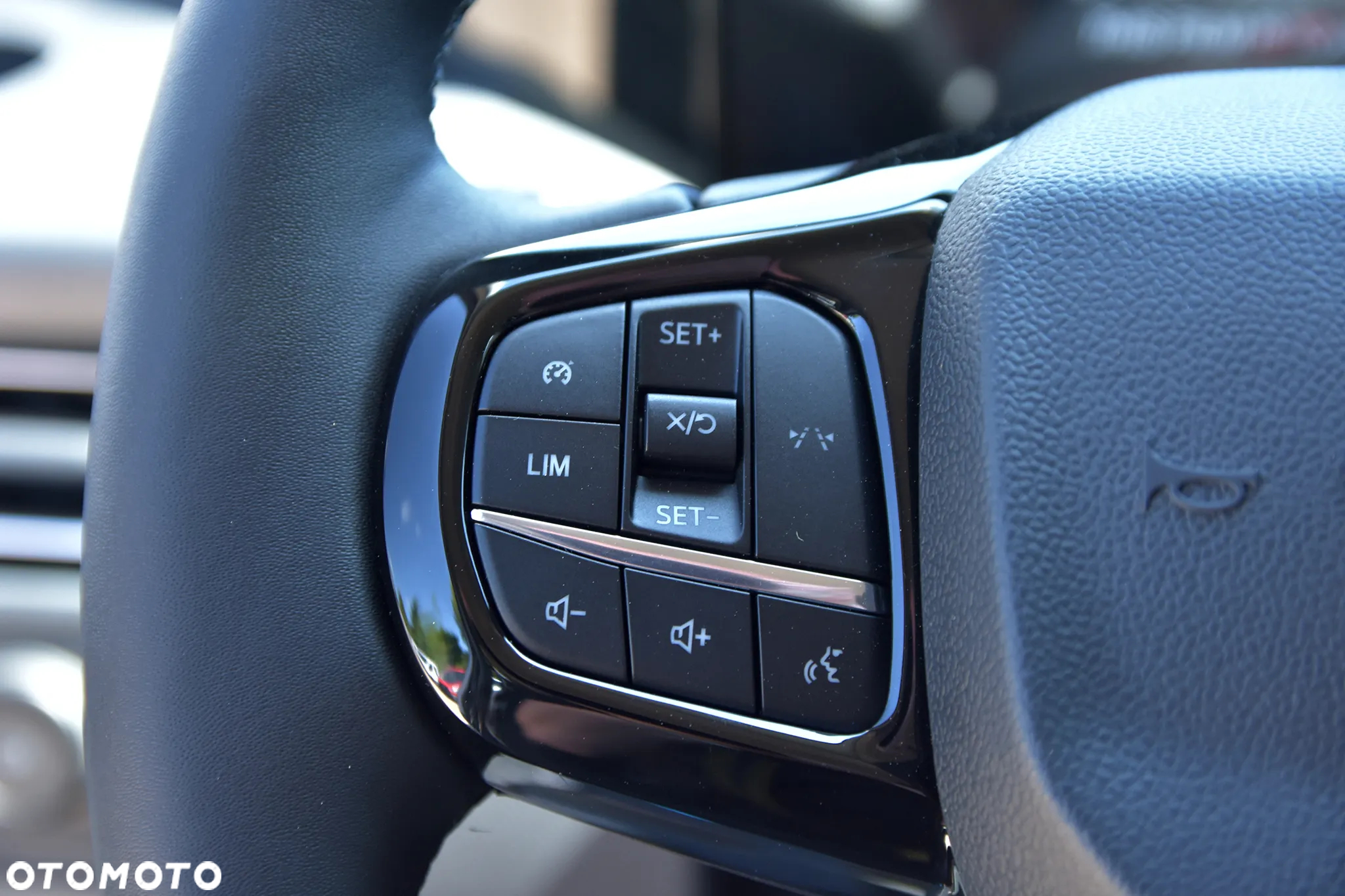 Ford Tourneo Custom 2.0 EcoBlue 320 L2 Titanium - 18
