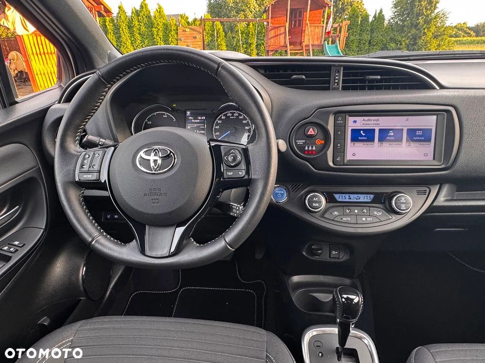 Toyota Yaris Hybrid 100 Selection - 21