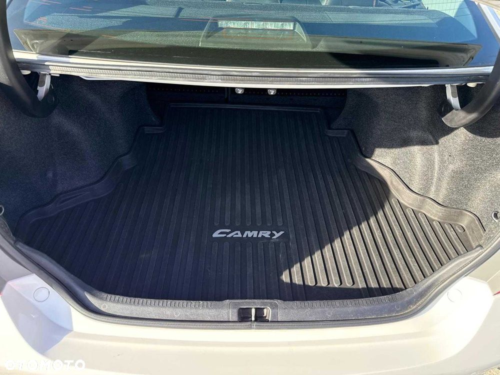 Toyota Camry - 8