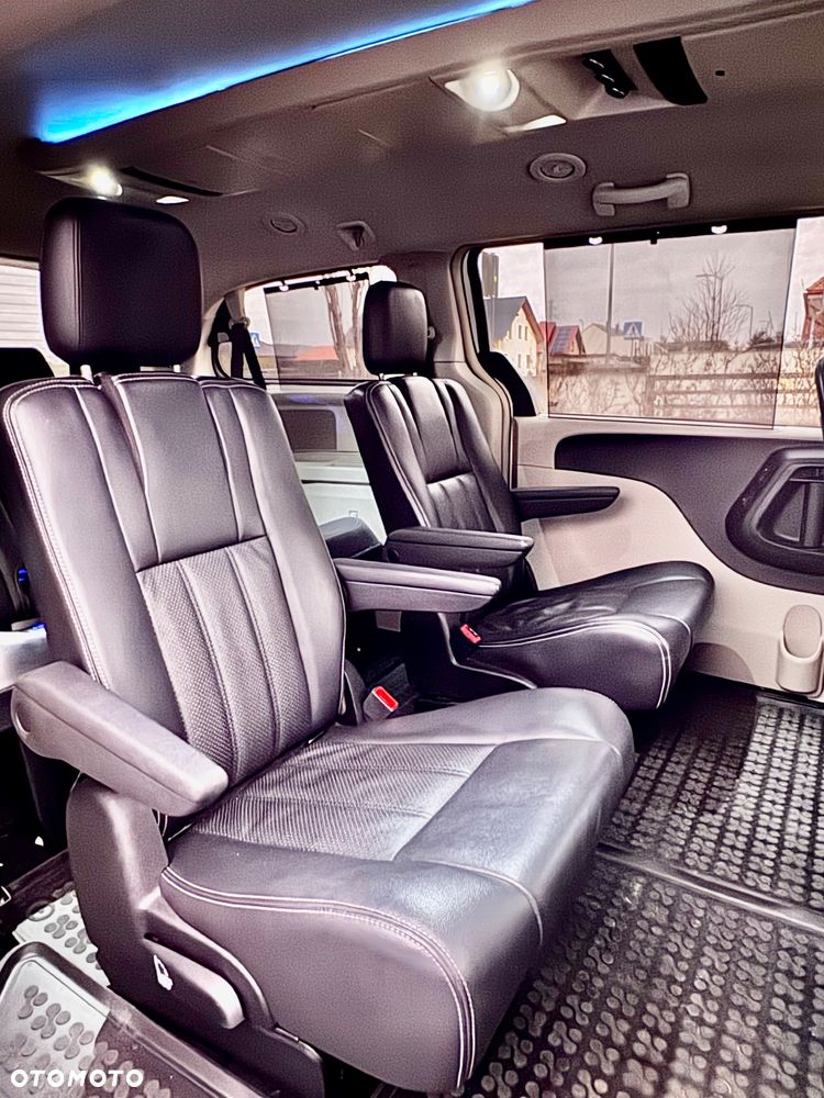 Lancia Voyager 2.8CRD Gold - 29