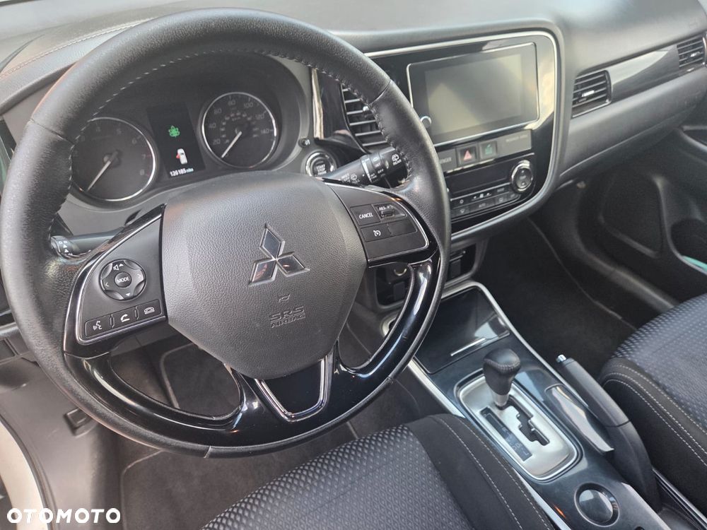 Mitsubishi Outlander - 8
