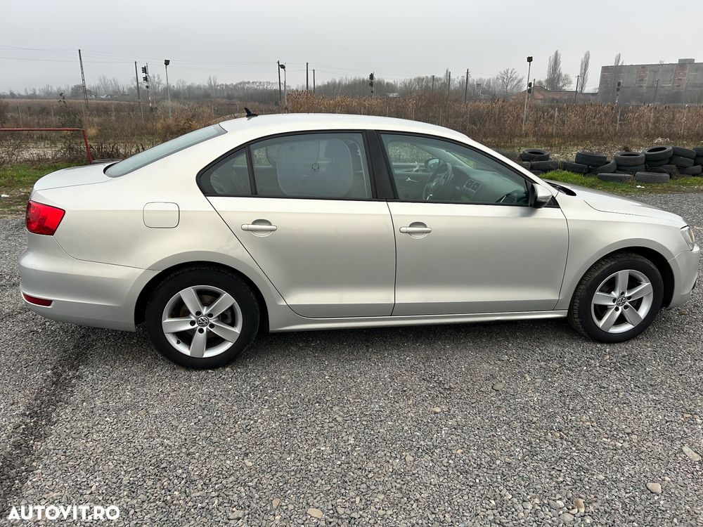 Volkswagen Jetta 1.6 TDI DSG Comfortline - 24
