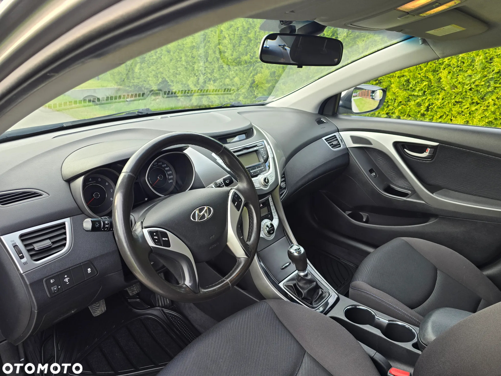 Hyundai Elantra 1.6 Comfort - 16