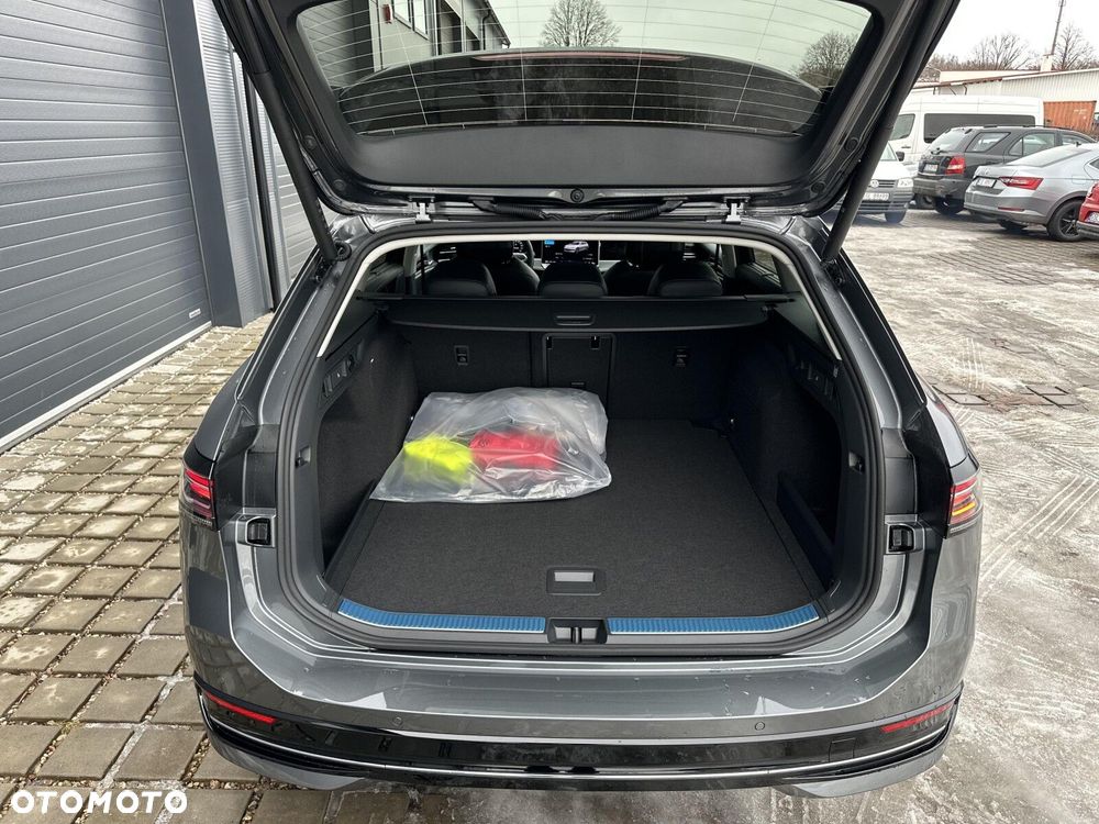 Volkswagen Passat Variant 2.0 TDI EVO Elegance DSG - 18