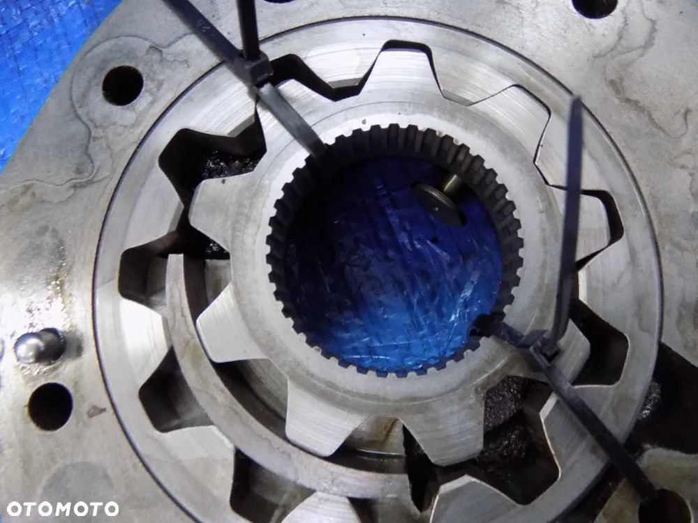 obudowa pompy skrzyni biegów r109002 john deere 6300 6100 6200 6400 - 5