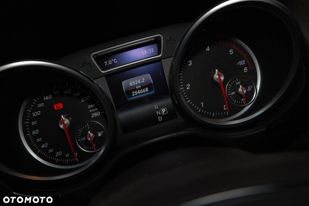 Mercedes-Benz GLS - 31