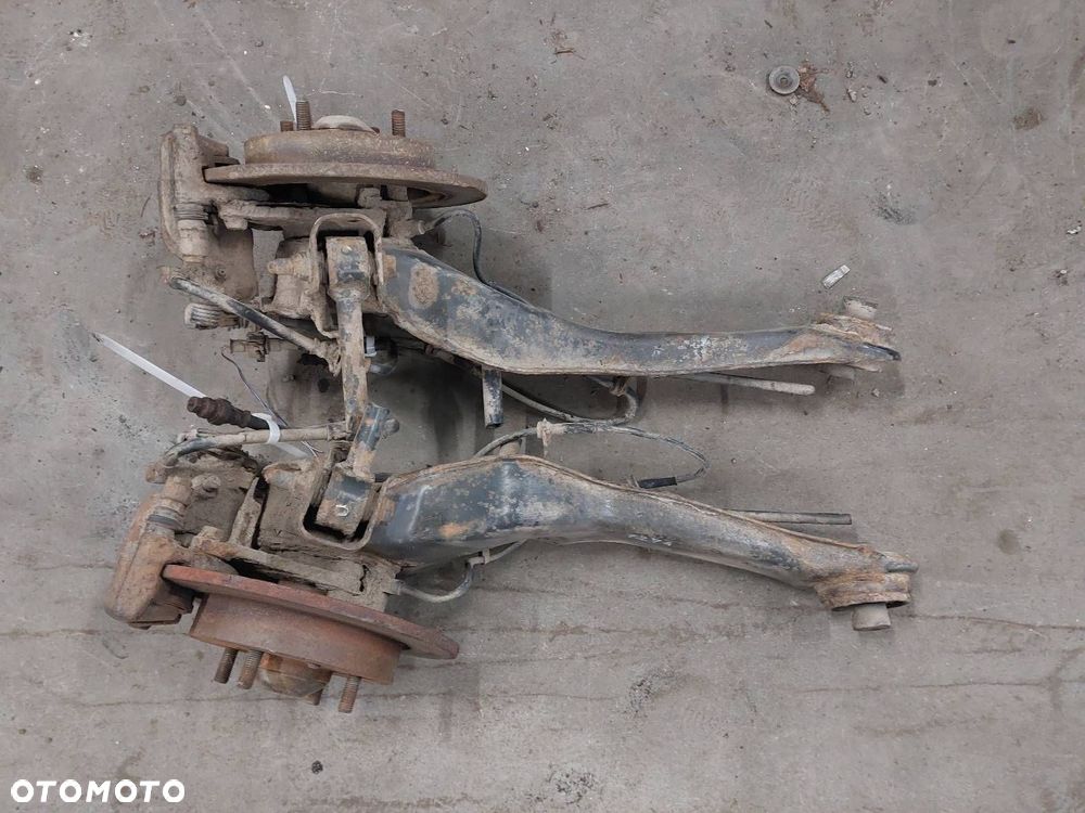 WAHACZ + PIASTA LEWY TYŁ + PRAWY TYŁ MITSUBISHI SPACE STAR I - 1