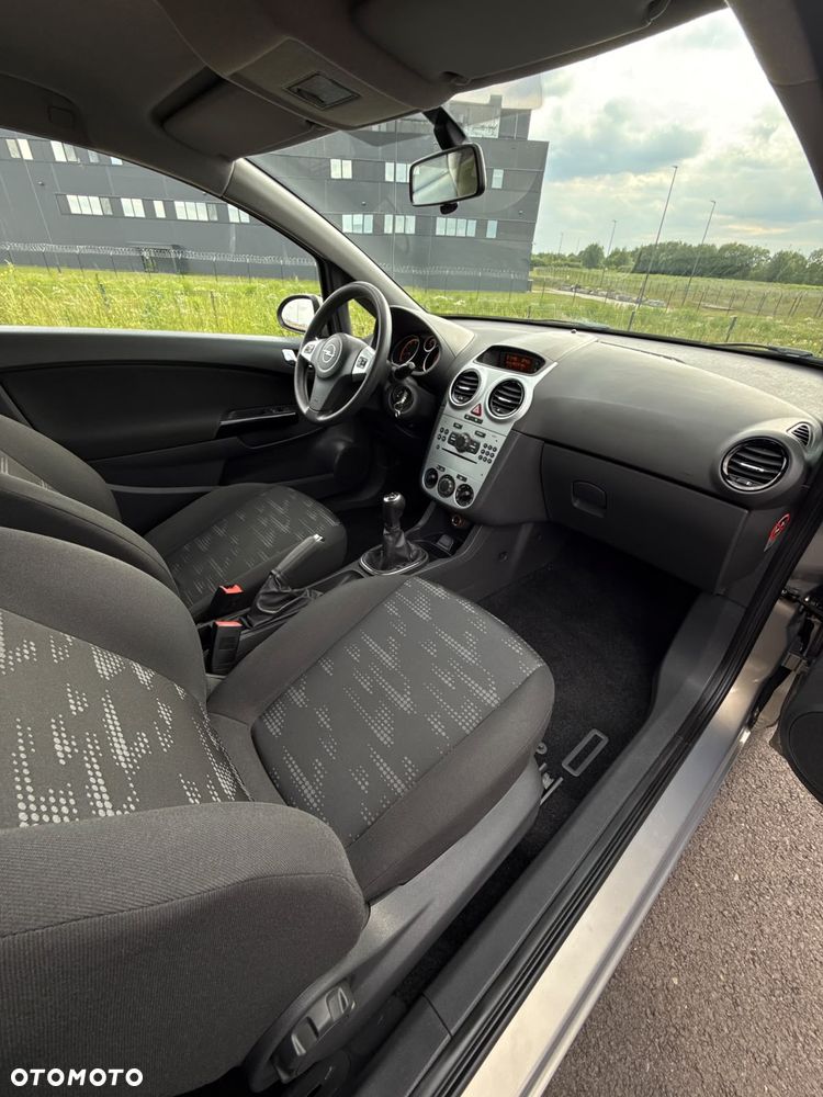 Opel Corsa 1.4 16V Enjoy - 29