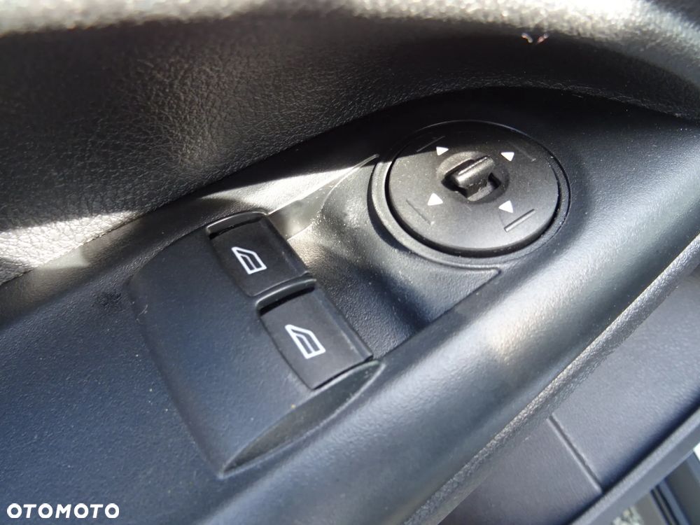 Ford TRANSIT CONNECT - 23