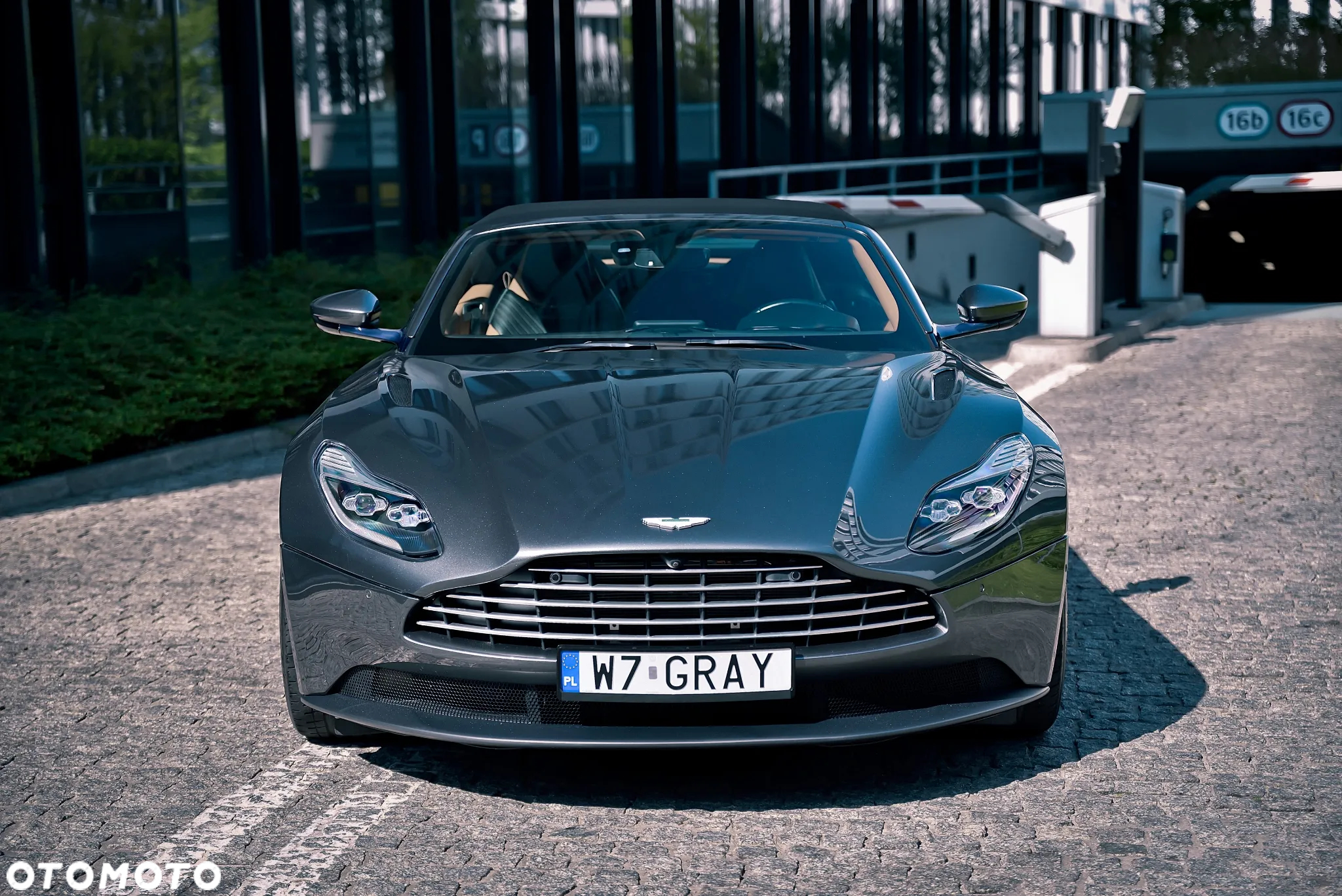 Aston Martin DB11 V8 Volante - 9