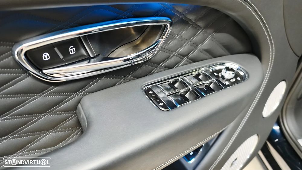 Bentley Bentayga V8 Azure - 13